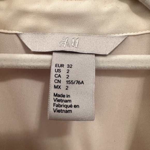 H&M button down top - Picture 4 of 4